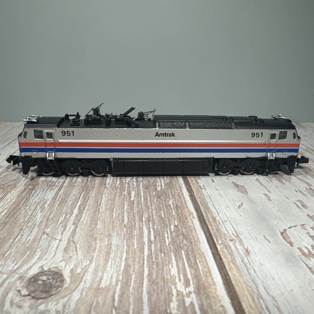 Bachmann N Scale Amtrak 951 E-60CP GE Electric Locomotive - For Parts Read